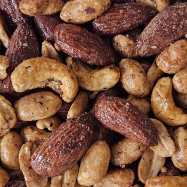Sausai skrudinti riešutai su trumais 90g